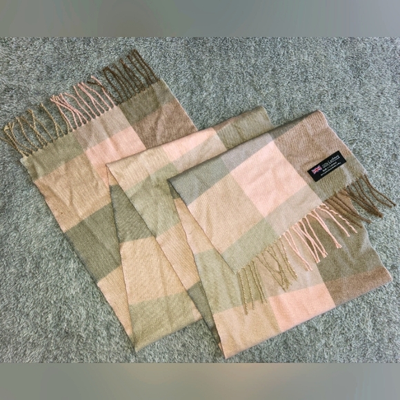 Accessories - EUC 100% CASHMERE scarf